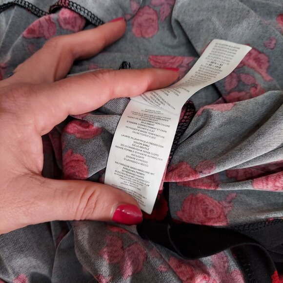 Womens Off-Shoulder Black & Red Floral Peplum Blouse - Picture 10 of 12